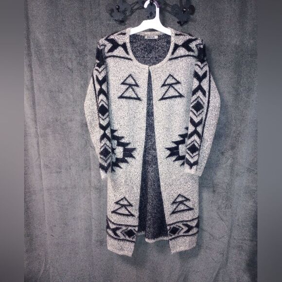 Renjo Sweaters - Renjo Aztec Print Soft Wool Blend Duster Sweater Size Medium EUC P2P 21 in